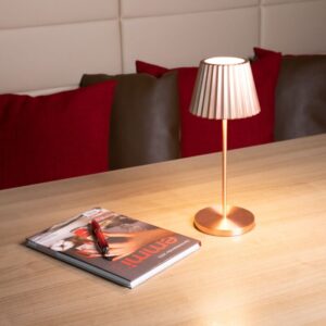 Lampada da tavolo Emmi Rosegold